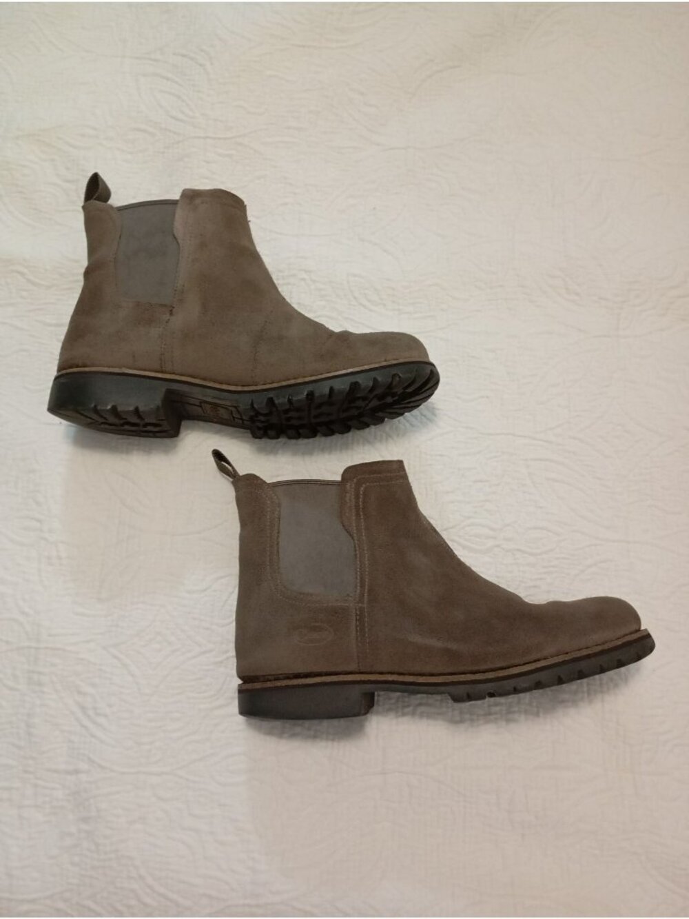 Chalco Brown Suede Womens Chelsea Ankle Boots Size 7.5 With Rubber Sole